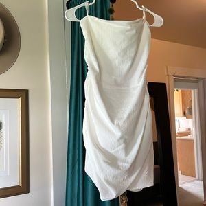 Brand new Zara white strapless mini dress that looks so gorgeous on!